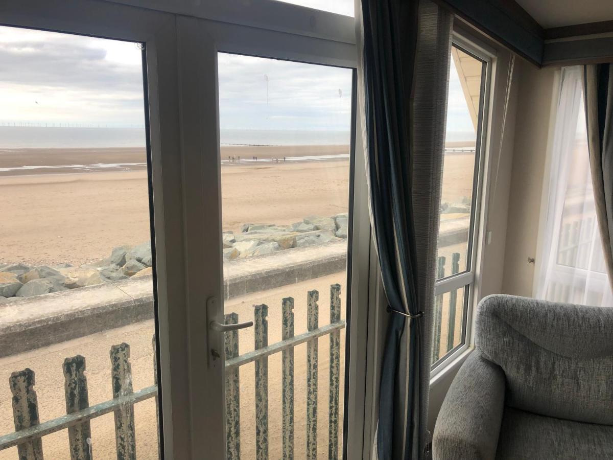 Caravan Hire Golden Sands Sea Front Kinmel Bay 외부 사진