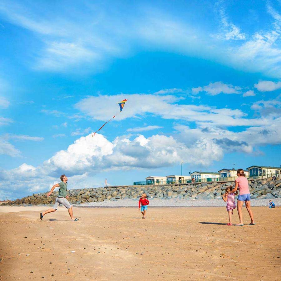 Caravan Hire Golden Sands Sea Front Kinmel Bay 외부 사진