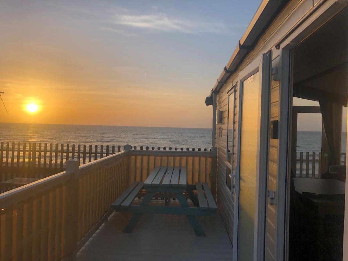 Caravan Hire Golden Sands Sea Front Kinmel Bay 외부 사진