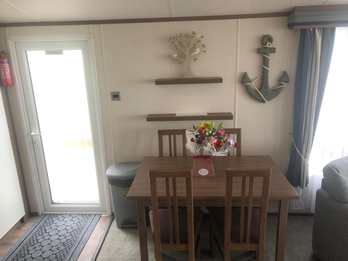 Caravan Hire Golden Sands Sea Front Kinmel Bay 외부 사진