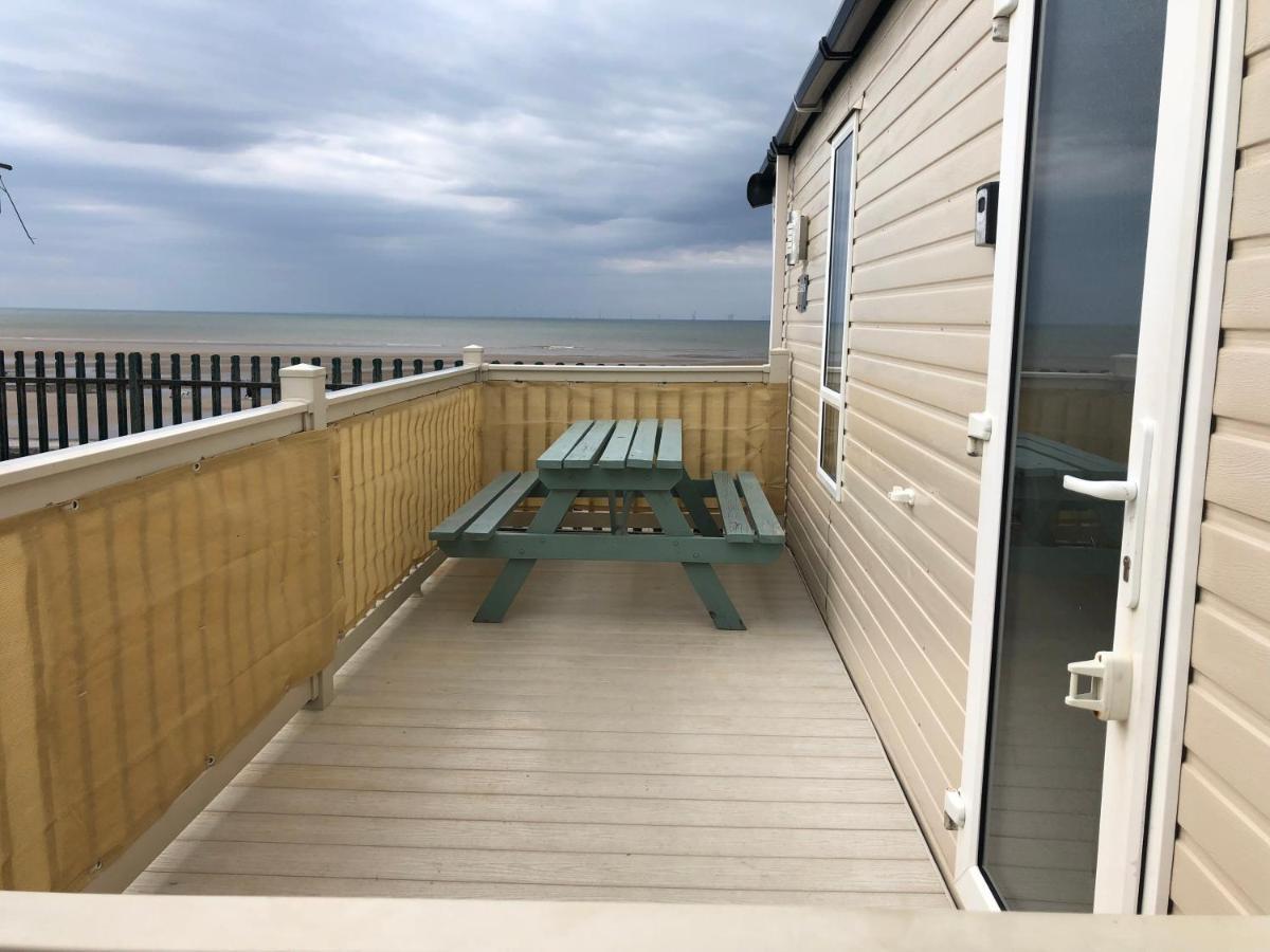 Caravan Hire Golden Sands Sea Front Kinmel Bay 외부 사진